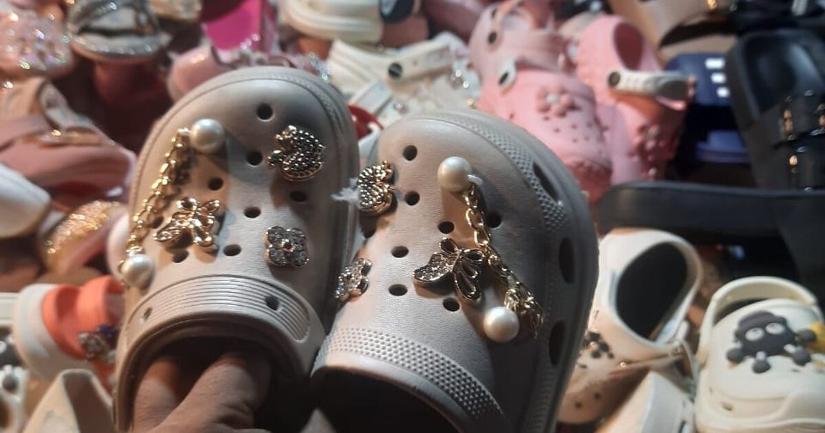 Kids’ Clog Lookalikes vs Real Crocs: What We Saw at a Street Market