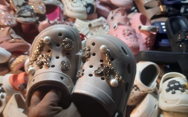 Kids’ Clog Lookalikes vs Real Crocs: What We Saw at a Street Market